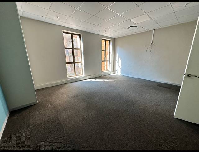 1,037M² OFFICE TO LET IN ROSEBANK